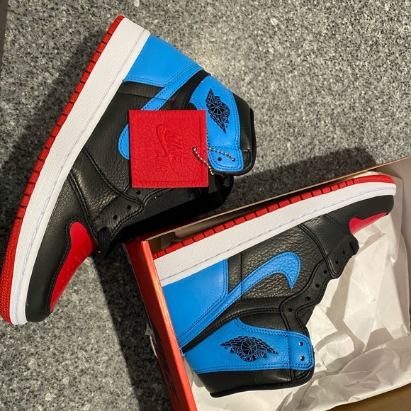 SOLD Retro Jordan 1 unc Chicago - Picture 1 of 3
